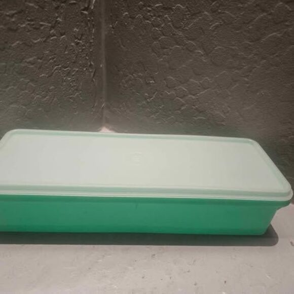 Jadeite Tupperware Celery Keeper 12" x 4" - Picture 2 of 5